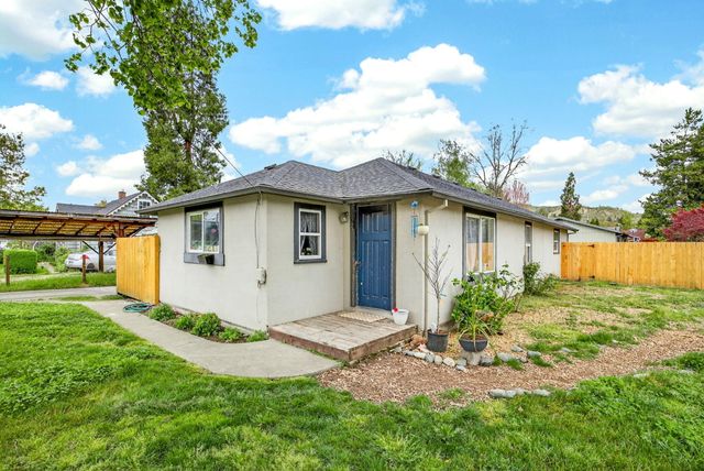 1702 SW Bridge Street, Grants Pass, OR 97526