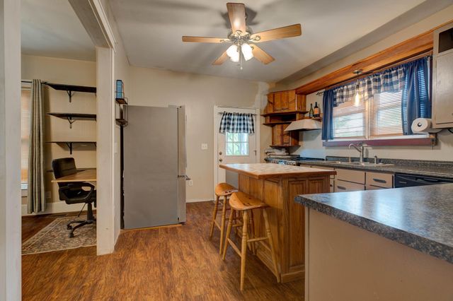 1920 Brent Street, Paris, KY 40361