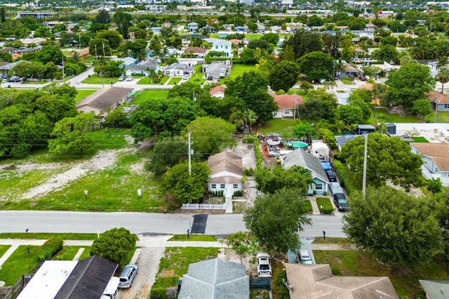 114 NW 10th Avenue, Delray Beach, FL 33444