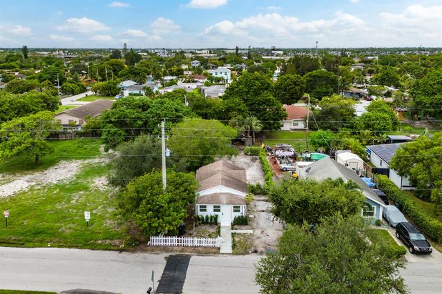 114 NW 10th Avenue, Delray Beach, FL 33444