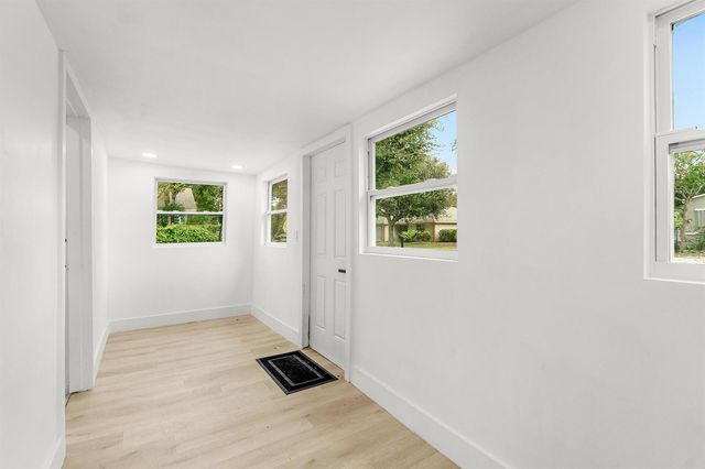 114 NW 10th Avenue, Delray Beach, FL 33444