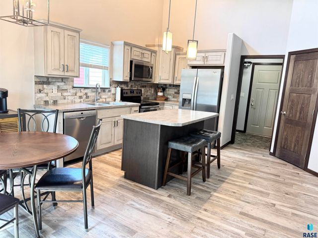 7801 W 65th St Street, Sioux Falls, SD 57106
