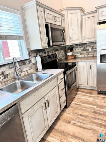 7801 W 65th St Street, Sioux Falls, SD 57106
