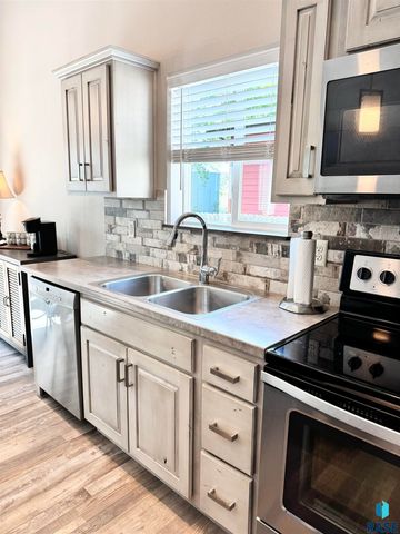 7801 W 65th St Street, Sioux Falls, SD 57106
