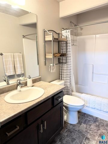 7801 W 65th St Street, Sioux Falls, SD 57106