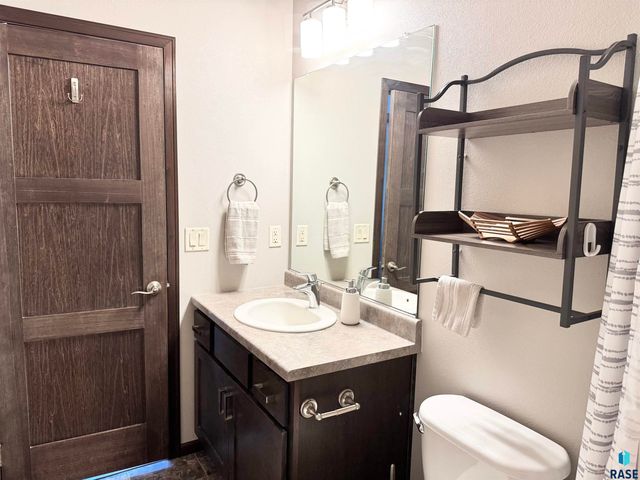 7801 W 65th St Street, Sioux Falls, SD 57106