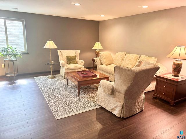 7801 W 65th St Street, Sioux Falls, SD 57106