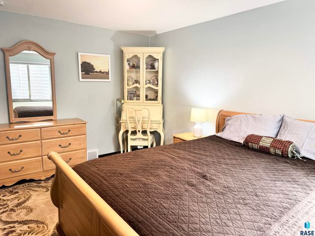 7801 W 65th St Street, Sioux Falls, SD 57106