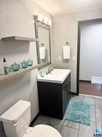 7801 W 65th St Street, Sioux Falls, SD 57106