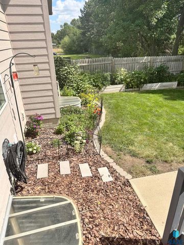 7801 W 65th St Street, Sioux Falls, SD 57106