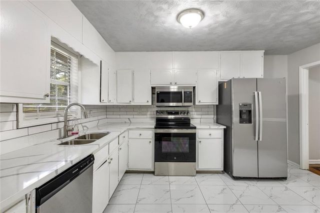 1246 Elgin Way, Riverdale, GA 30296