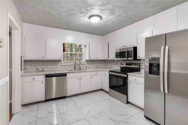 1246 Elgin Way, Riverdale, GA 30296