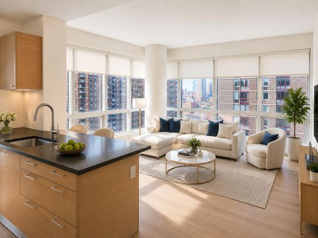 350 W 42nd St Apt 15B, New York City, NY 10036