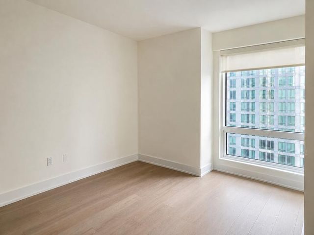 350 W 42nd St Apt 15B, New York City, NY 10036