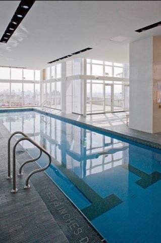 350 W 42nd St Apt 15B, New York City, NY 10036