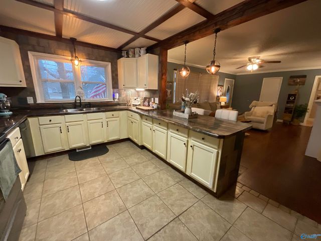 808 NW 12th Avenue, Arab, AL 35016