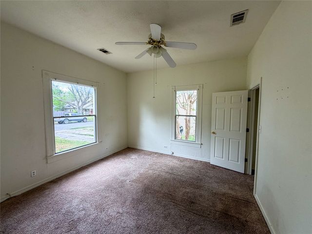 907 W Fischer Street, Sherman, TX 75092