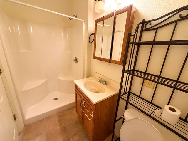 907 W Fischer Street, Sherman, TX 75092