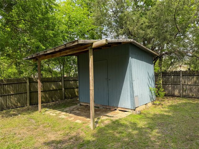 907 W Fischer Street, Sherman, TX 75092