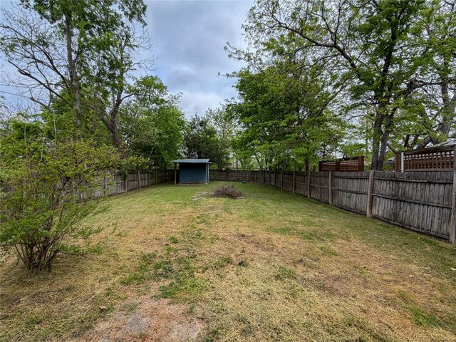 907 W Fischer Street, Sherman, TX 75092