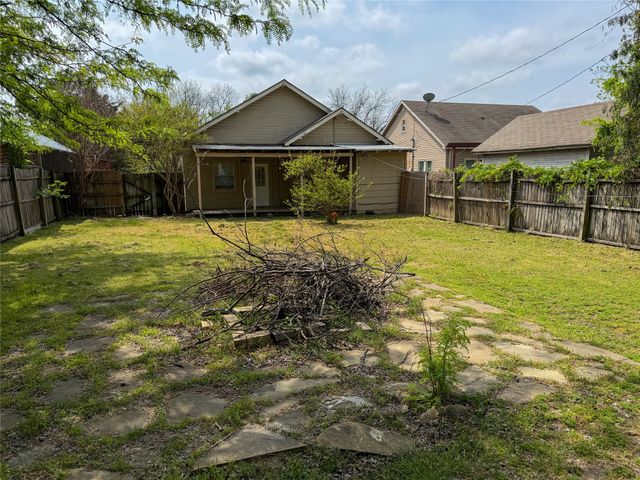 907 W Fischer Street, Sherman, TX 75092