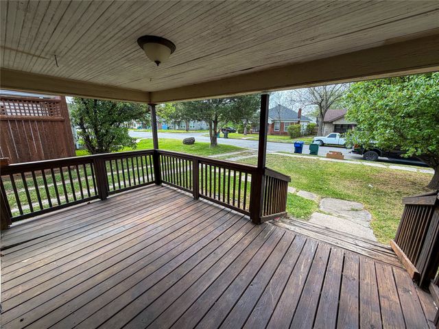 907 W Fischer Street, Sherman, TX 75092