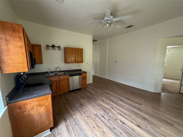 907 W Fischer Street, Sherman, TX 75092