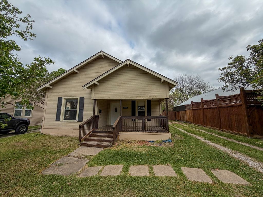 907 W Fischer Street, Sherman, TX 75092