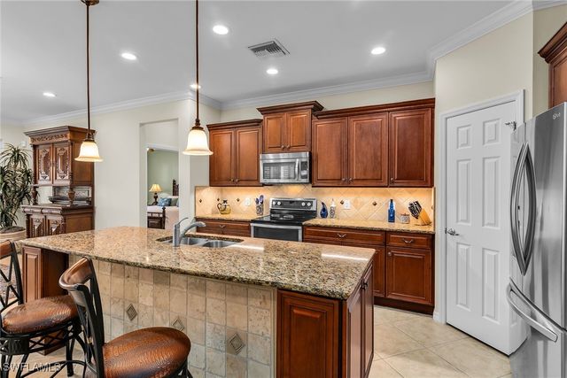 8595 Palermo CT, Naples, FL 34114