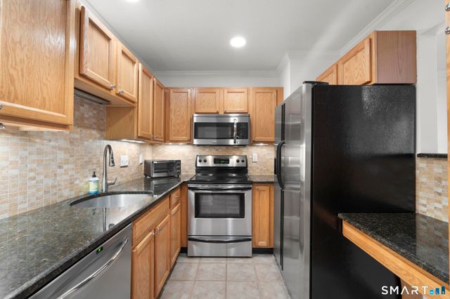 175 South End Road F37, East Haven, CT 06512