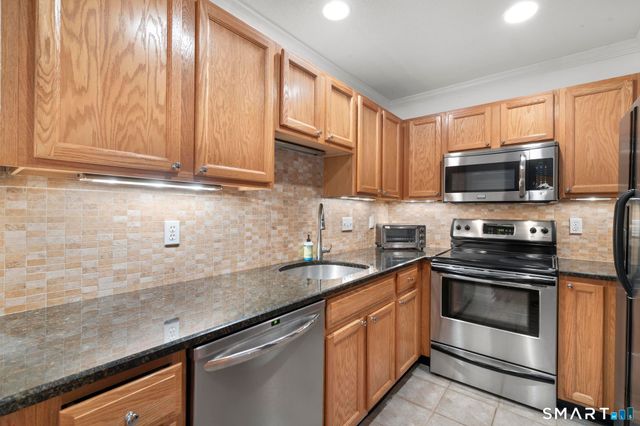 175 South End Road F37, East Haven, CT 06512