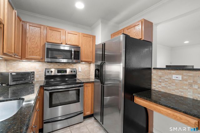 175 South End Road F37, East Haven, CT 06512