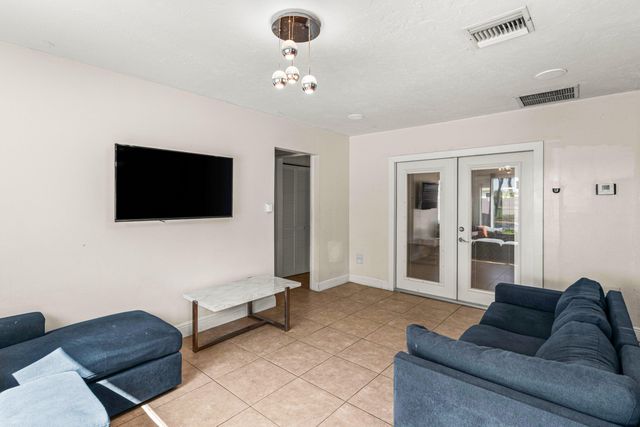 1121 N 66th Terrace, Hollywood, FL 33024