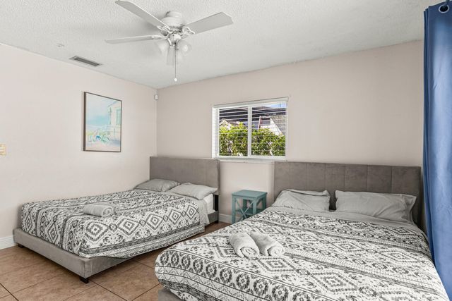1121 N 66th Terrace, Hollywood, FL 33024
