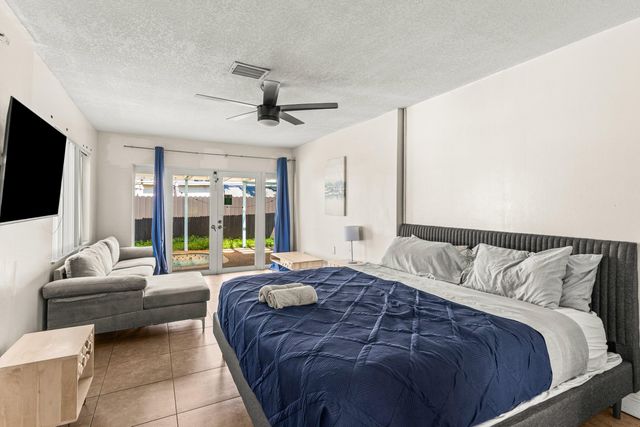 1121 N 66th Terrace, Hollywood, FL 33024