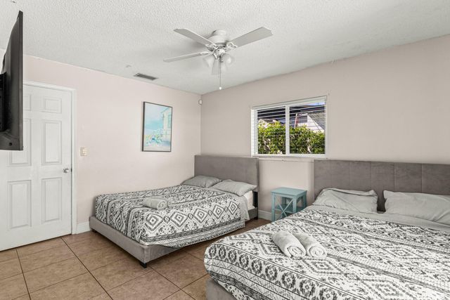 1121 N 66th Terrace, Hollywood, FL 33024