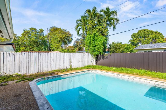 1121 N 66th Terrace, Hollywood, FL 33024