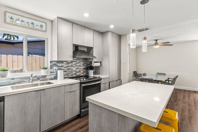 1121 N 66th Terrace, Hollywood, FL 33024