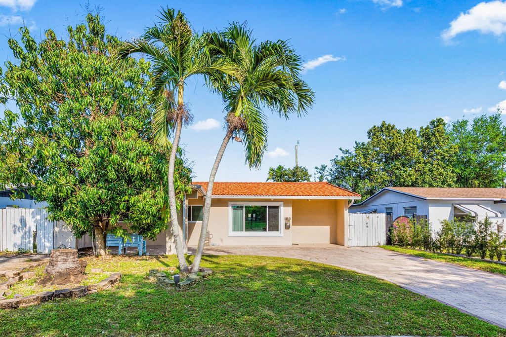 1121 N 66th Terrace, Hollywood, FL 33024