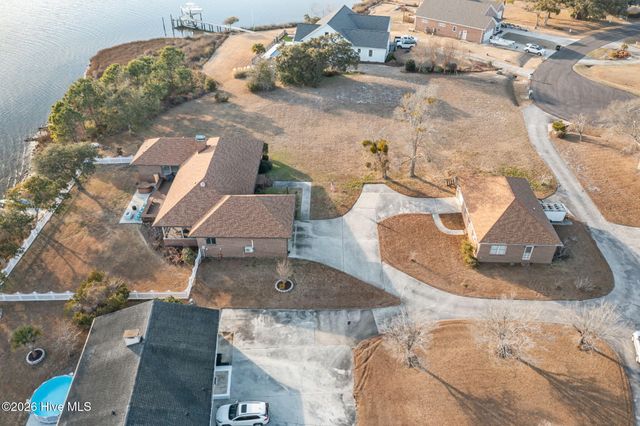 200 Pelican Drive, Newport, NC 28570