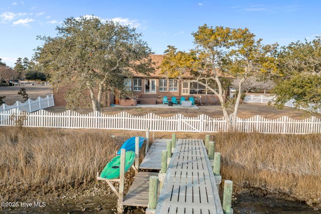 200 Pelican Drive, Newport, NC 28570
