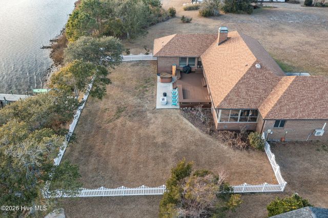 200 Pelican Drive, Newport, NC 28570