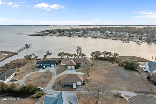200 Pelican Drive, Newport, NC 28570