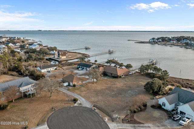 200 Pelican Drive, Newport, NC 28570