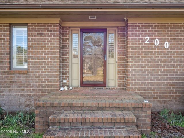 200 Pelican Drive, Newport, NC 28570