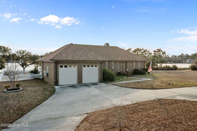 200 Pelican Drive, Newport, NC 28570