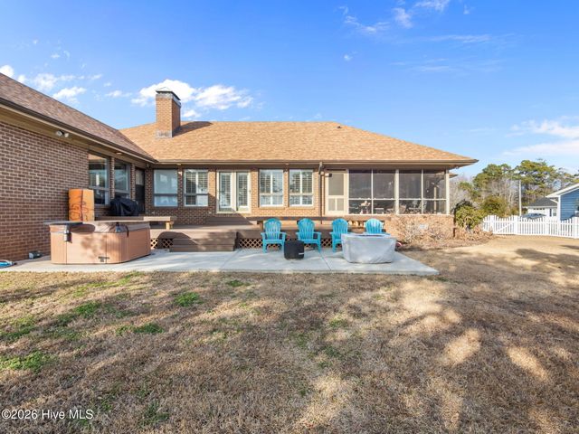 200 Pelican Drive, Newport, NC 28570