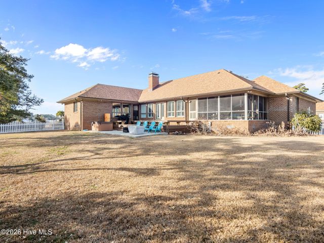 200 Pelican Drive, Newport, NC 28570