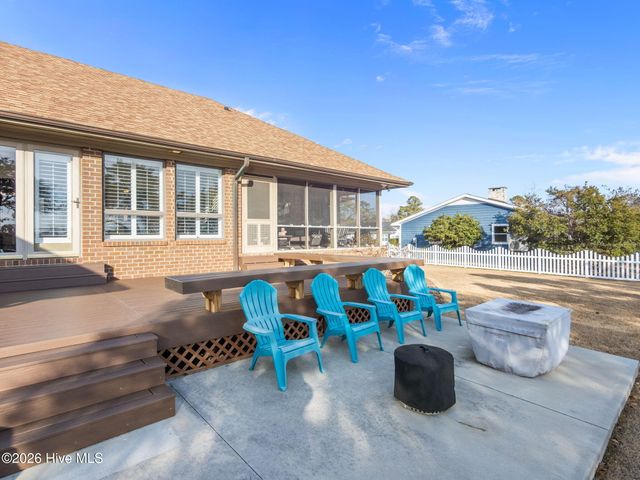 200 Pelican Drive, Newport, NC 28570