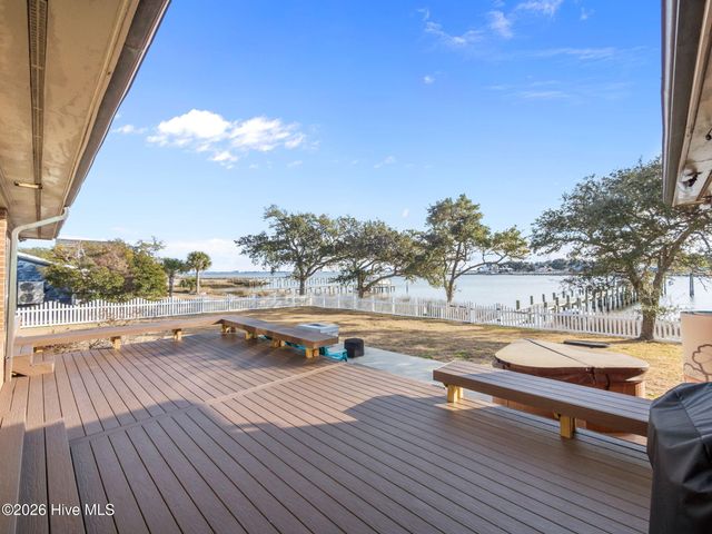 200 Pelican Drive, Newport, NC 28570